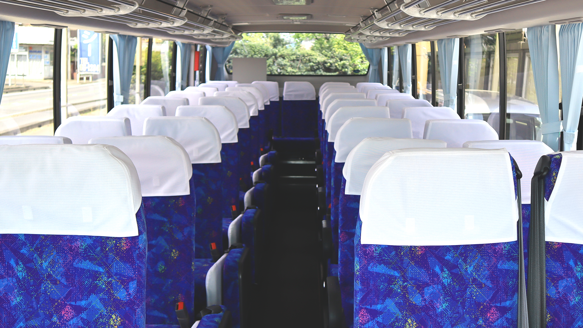 観光バスの広々とした車内（佐貫タクシー・龍ヶ崎市）